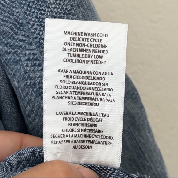 KUT From The Kloth Women’s Chambray Ruffle Button Down Blouse Size Large - Picture 6 of 7